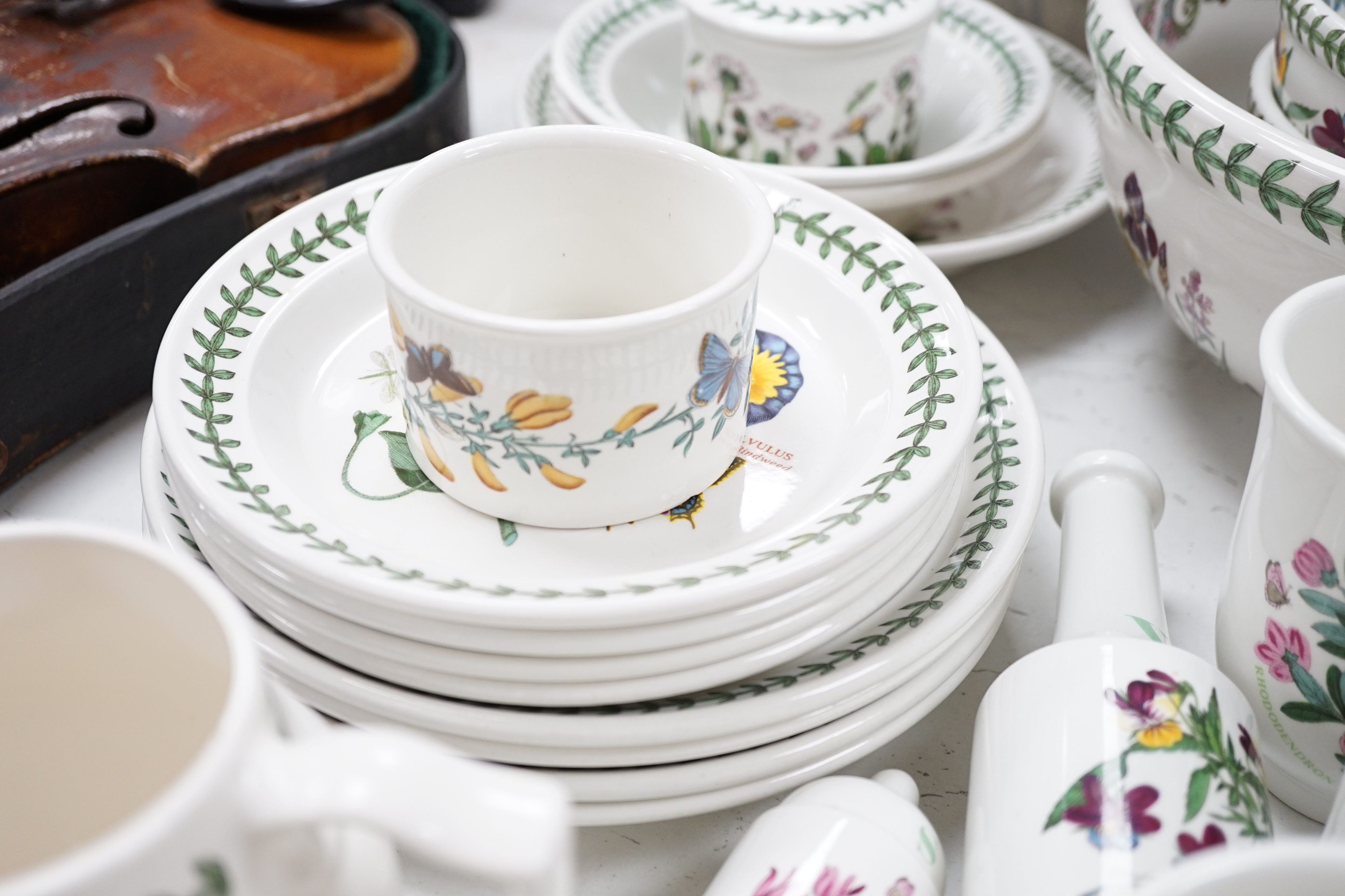 Portmeirion botanical dinner wares including mugs, storage jars and plates, largest 26cm in diameter